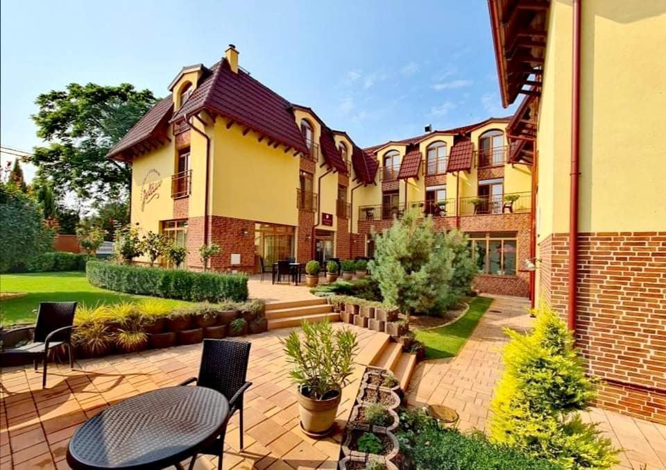 Jolan Pension & Restaurant Cicov المظهر الخارجي الصورة