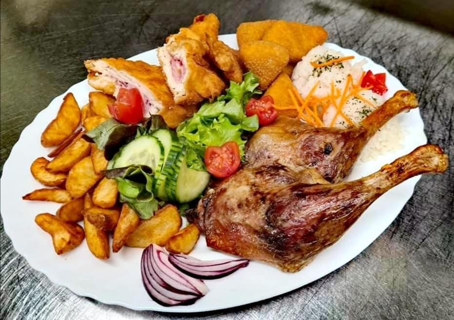 Jolan Pension & Restaurant Cicov المظهر الخارجي الصورة
